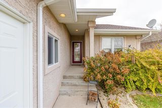 Photo 3: 114 HARMONY Lane in Steinbach: R16 Residential for sale : MLS®# 202224698