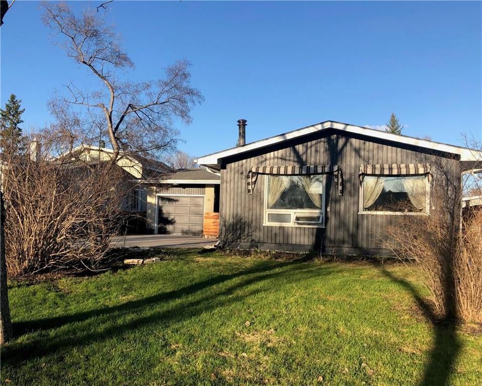 Main Photo: 31 O'brien Crescent in Winnipeg: Westdale Residential for sale (1H)  : MLS®# 202208365