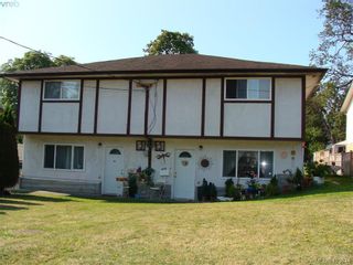 Photo 1: 937+939 Shearwater St in VICTORIA: Es Old Esquimalt Full Duplex for sale (Esquimalt)  : MLS®# 820703