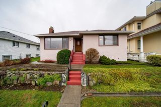 Photo 1: 1625 NANAIMO Street in New Westminster: West End NW House for sale in "West End" : MLS®# R2637844