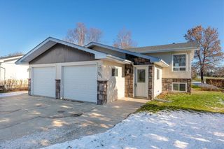 Photo 1: 201 ROSE Street in Steinbach: R16 Residential for sale : MLS®# 202330417