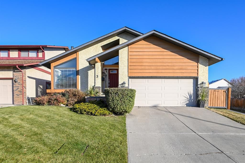 Main Photo: 3 Woodbrook Green SW in Calgary: Woodbine Detached for sale : MLS®# A1156156