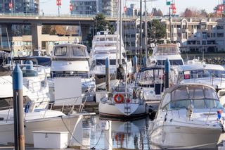 Photo 40: 1706 1077 MARINASIDE Crescent in Vancouver: Yaletown Condo for sale in "Marinaside Resort" (Vancouver West)  : MLS®# R2819848