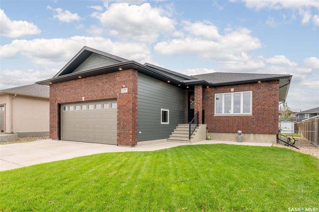 Main Photo: 377 Wood Lily Drive in Moose Jaw: VLA/Sunningdale Residential for sale : MLS®# SK958338