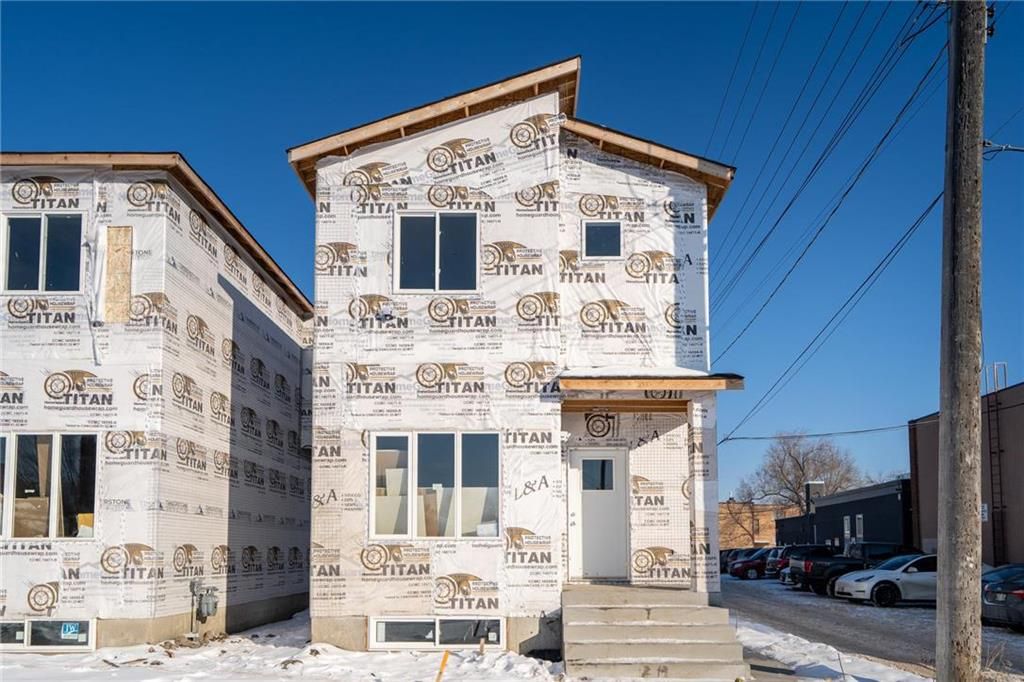 Main Photo: 211 Hartford Avenue in Winnipeg: West Kildonan Residential for sale (4D)  : MLS®# 202227301