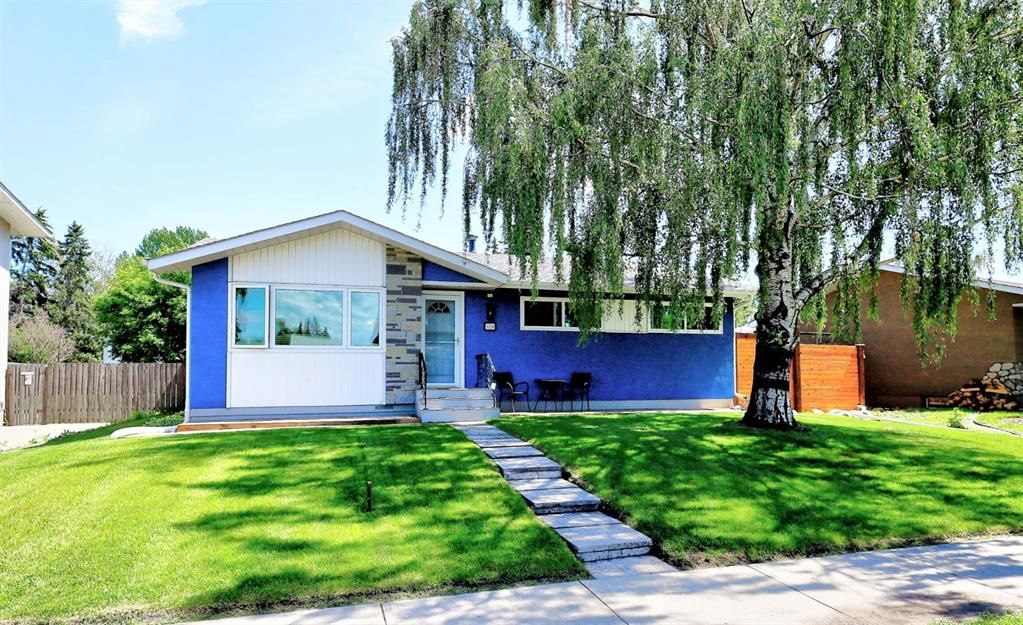 Main Photo: 456 Acadia Drive SE in Calgary: Acadia Detached for sale : MLS®# A1238226
