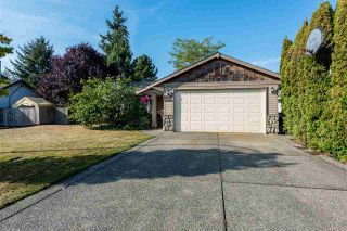 Photo 2: 18537 58 Avenue in Surrey: Cloverdale BC House for sale (Cloverdale)  : MLS®# R2302962