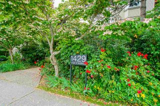 Photo 3: 209 1429 E 4TH Avenue in Vancouver: Grandview Woodland Condo for sale in "Sandcastle Villa" (Vancouver East)  : MLS®# R2554963
