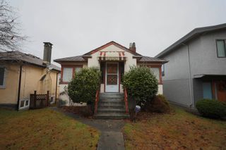 Photo 1: 2709 NAPIER Street in Vancouver: Renfrew VE House for sale (Vancouver East)  : MLS®# R2748207