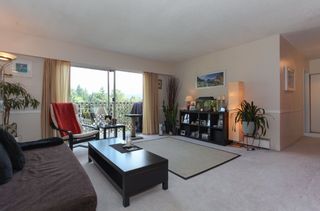 Photo 4: 63 2002 ST JOHNS Street in Port Moody: Port Moody Centre Condo for sale in "PORT VILLAGE" : MLS®# R2197054