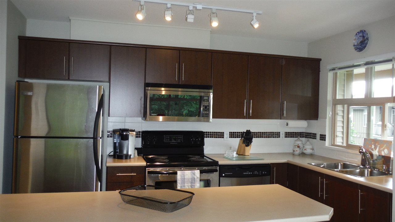 Photo 4: Photos: 424 12248 224 Street in Maple Ridge: East Central Condo for sale in "Urbano" : MLS®# R2392214