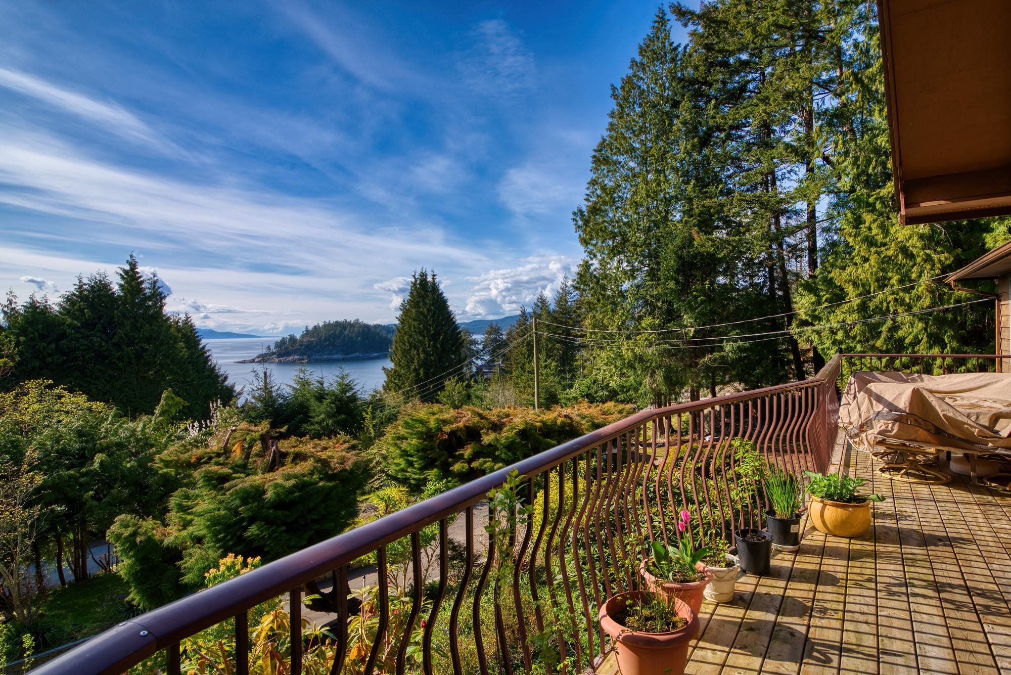 Photo 5: Photos: 3948 FRANCIS PENINSULA Road in Madeira Park: Pender Harbour Egmont House for sale (Sunshine Coast)  : MLS®# R2681562