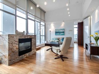 Photo 3: PH3 1050 SMITHE Street in Vancouver: West End VW Condo for sale in "STERLING" (Vancouver West)  : MLS®# R2495075