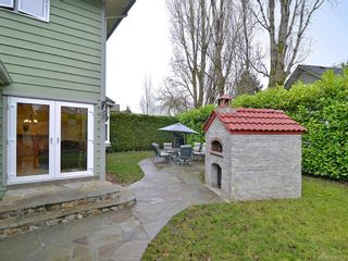 Photo 4: 7029 Wallace Dr in Central Saanich: CS Brentwood Bay House for sale : MLS®# 636075
