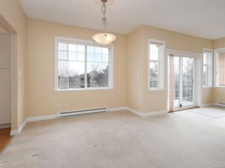 Photo 5: 301 9950 Fourth St in Sidney: Si Sidney North-East Condo for sale : MLS®# 867374