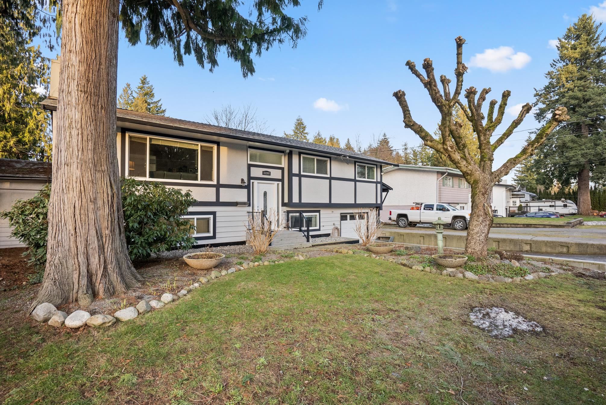 Main Photo: 33207 WESTBURY Avenue in Abbotsford: Central Abbotsford House for sale : MLS®# R2647508