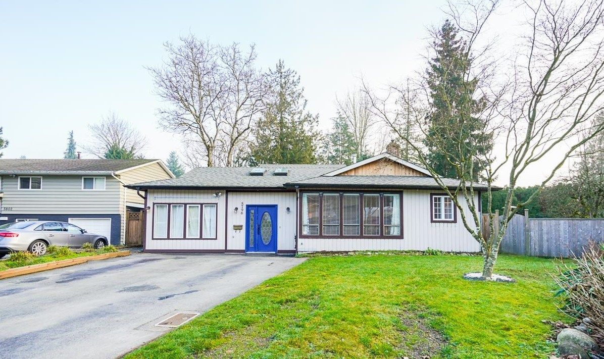 Main Photo: 5796 ANGUS Place in Surrey: Cloverdale BC House for sale (Cloverdale)  : MLS®# R2647071