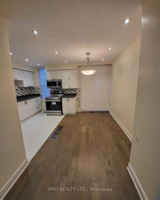 Photo 3: 16 3250 The Credit Woodlands in Mississauga: Erindale Condo for lease : MLS®# W8490510