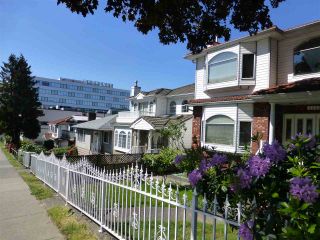 Photo 3: 2623 RENFREW STREET in Vancouver: Renfrew VE House for sale (Vancouver East)  : MLS®# R2067606