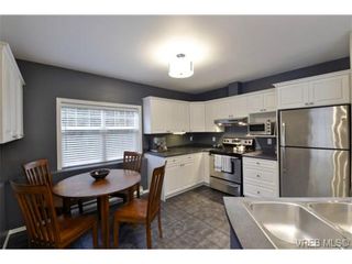 Photo 5: 846 Finlayson St in VICTORIA: Vi Mayfair Half Duplex for sale (Victoria)  : MLS®# 725172