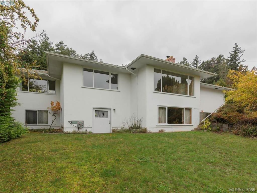 Main Photo: 3985 Hollydene Pl in VICTORIA: SE Arbutus House for sale (Saanich East)  : MLS®# 827429