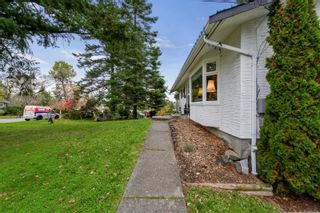 Photo 40: 935 Garthland Rd in Esquimalt: Es Kinsmen Park House for sale : MLS®# 889501