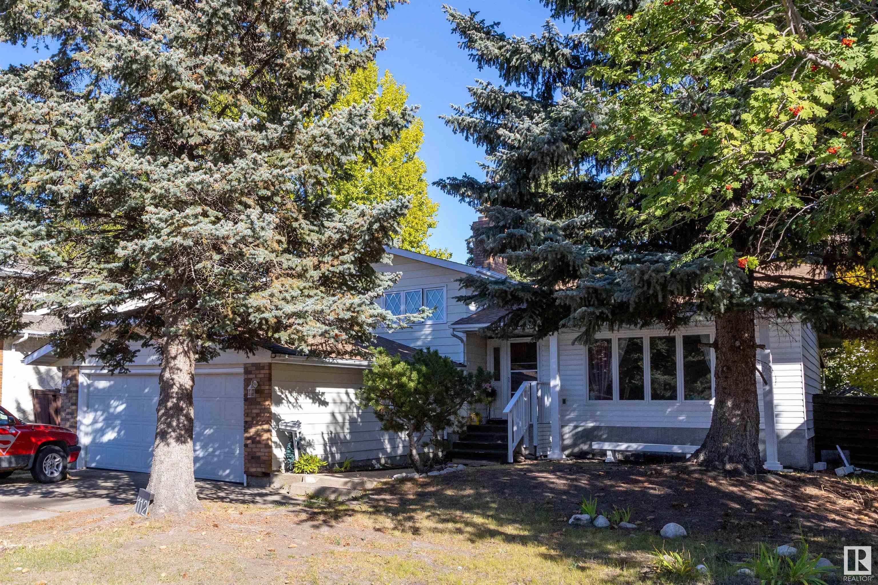 Main Photo: 112 WESTRIDGE Road in Edmonton: Zone 22 House for sale : MLS®# E4321588