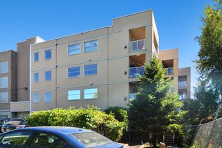 Photo 2: 302 22722 LOUGHEED Highway in Maple Ridge: East Central Condo for sale in "MARK'S PLACE" : MLS®# R2602812