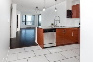 Photo 3: 704 814 ROYAL Avenue in New Westminster: Downtown NW Condo for sale in "NEWS NORTH" : MLS®# R2123506