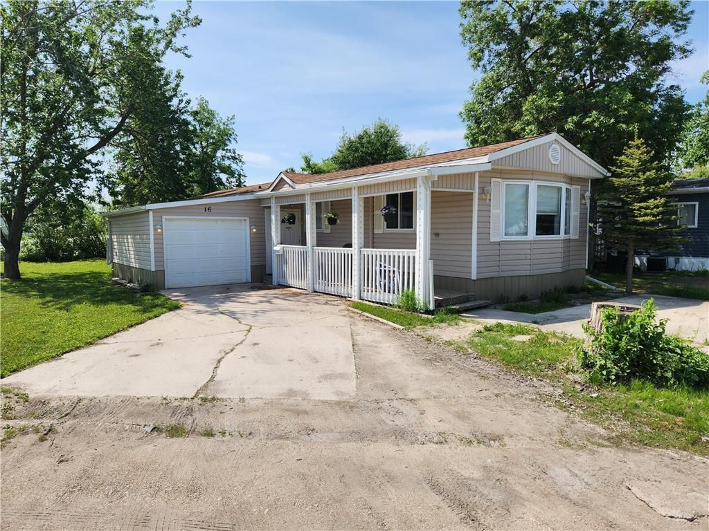 Main Photo: 16 Aspen One Drive in Steinbach: R16 Residential for sale : MLS®# 202308220