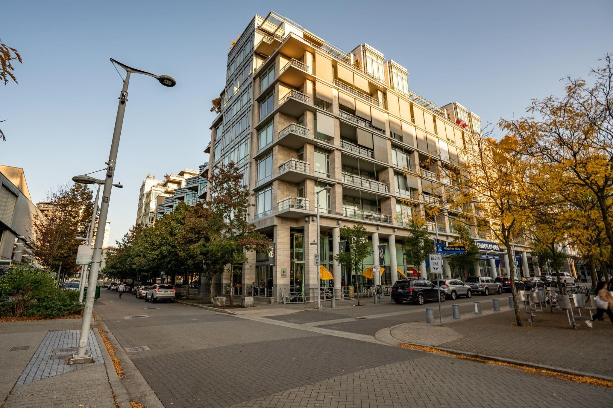 Main Photo: 304 12 ATHLETES Way in Vancouver: False Creek Condo for sale in "Village on False Creek-KAYAK" (Vancouver West)  : MLS®# R2833335