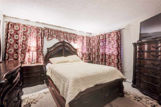 Photo 15: 10594 HOLLY PARK Lane in Surrey: Guildford Townhouse for sale in "Holly Park" (North Surrey)  : MLS®# R2413276