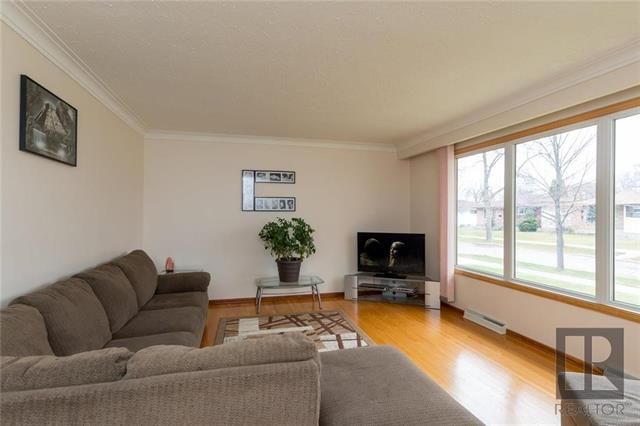 Photo 2: Photos: 111 Donegal Bay in Winnipeg: Residential for sale (3B)  : MLS®# 1829108