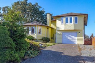Photo 1: 4266 Panorama Pl in Saanich: SE Lake Hill House for sale (Saanich East)  : MLS®# 942845