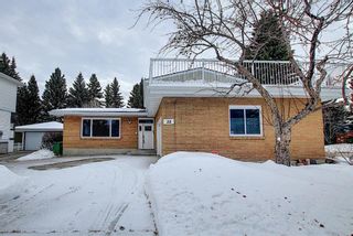 Photo 2: 32 Varcrest Place NW in Calgary: Varsity Detached for sale : MLS®# A1060707