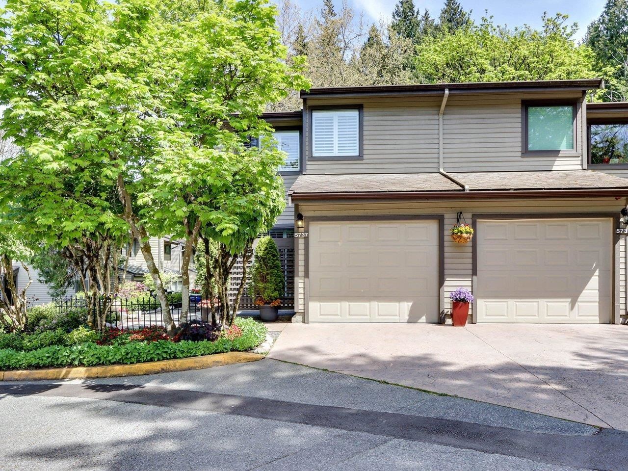 Main Photo: 5737 MAYVIEW Circle in Burnaby: Burnaby Lake Townhouse for sale in "ONE HARBOURLANE" (Burnaby South)  : MLS®# R2778859