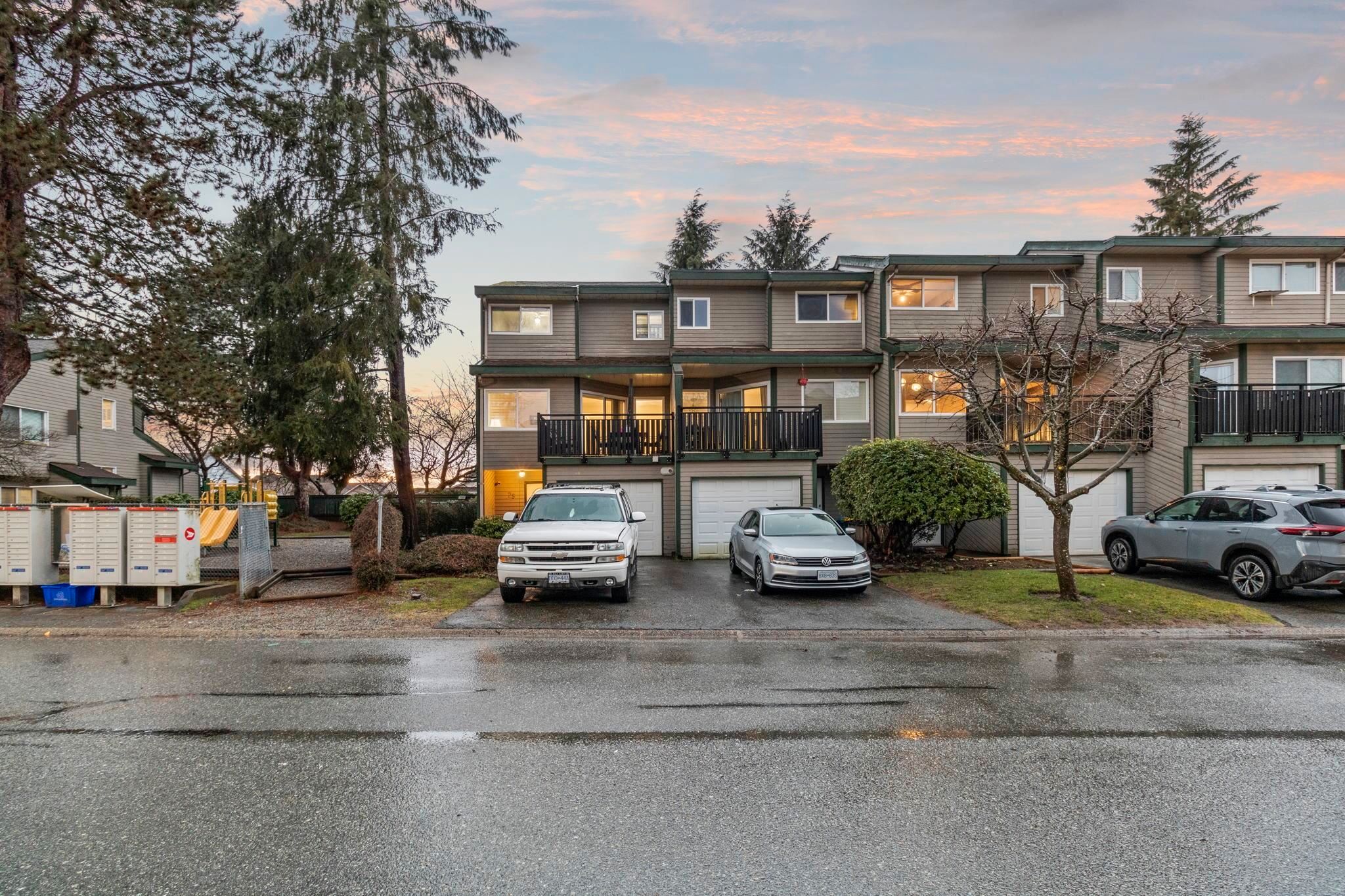 Main Photo: 29 12180 189A Street in Pitt Meadows: Central Meadows Townhouse for sale : MLS®# R2652793