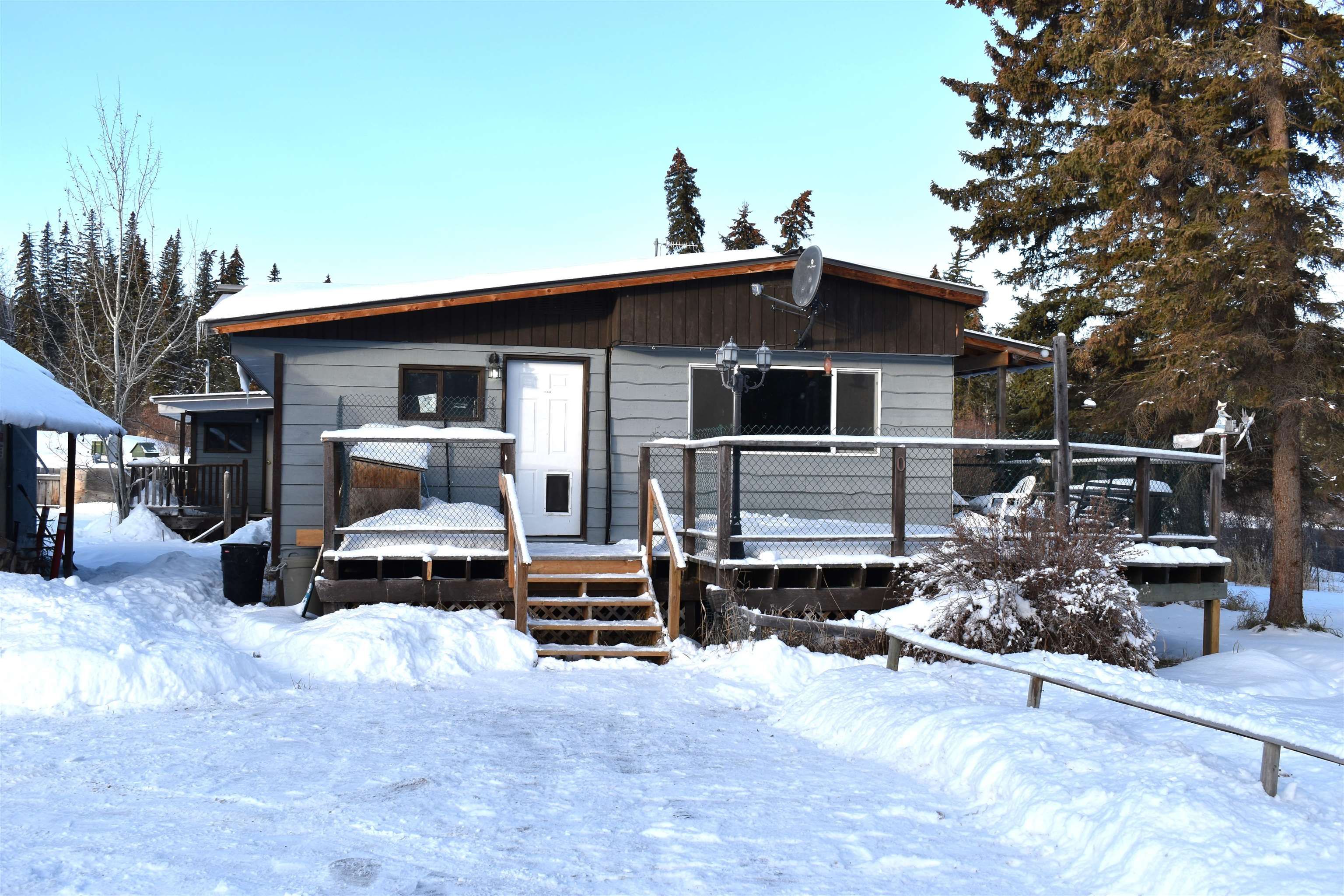 Main Photo: 2702 DOG CREEK Road in Williams Lake: Esler/Dog Creek Manufactured Home for sale in "FLETT SUBDIVISION AREA" : MLS®# R2725365