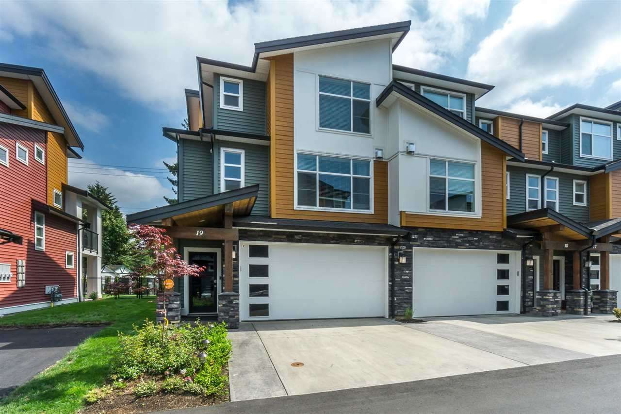 Main Photo: 19 46570 MACKEN AVENUE in : Chilliwack N Yale-Well Townhouse for sale : MLS®# R2496593