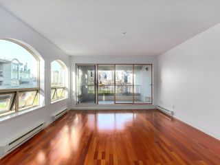 Photo 7: 219 1869 SPYGLASS Place in Vancouver: False Creek Condo for sale in "THE REGATTA" (Vancouver West)  : MLS®# R2327588