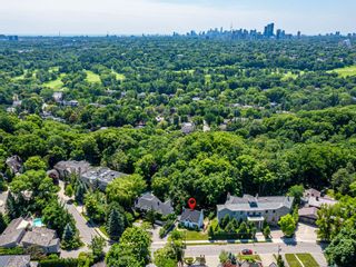 Photo 4: 61 Highland Crescent in Toronto: Bridle Path-Sunnybrook-York Mills House (1 1/2 Storey) for sale (Toronto C12)  : MLS®# C8289922