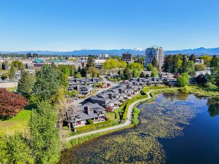 Main Photo: 8 33000 MILL LAKE Road in Abbotsford: Central Abbotsford Townhouse for sale in "Shoreline Estates" : MLS®# R2887316
