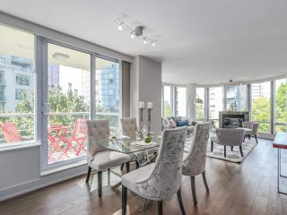Photo 4: 406 590 NICOLA STREET in Vancouver: Coal Harbour Condo for sale (Vancouver West)  : MLS®# R2302772