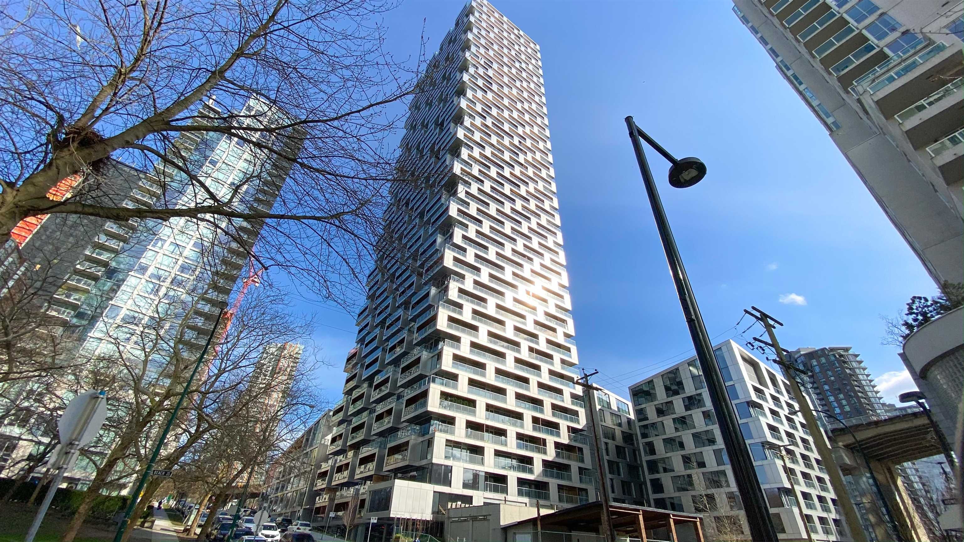 Main Photo: 3811 1480 HOWE Street in Vancouver: Yaletown Condo for sale in "VANCOUVER HOUSE BY WESTBANK" (Vancouver West)  : MLS®# R2670310