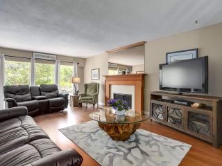 Photo 2: 5730 CRANLEY Drive in West Vancouver: Eagle Harbour House for sale : MLS®# R2293424