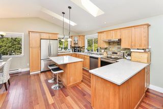 Photo 7: 1063 Chesterfield Rd in Saanich: SW Strawberry Vale House for sale (Saanich West)  : MLS®# 844474
