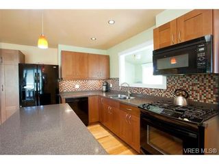 Photo 6: 981 McBriar Ave in VICTORIA: SE Lake Hill House for sale (Saanich East)  : MLS®# 712655