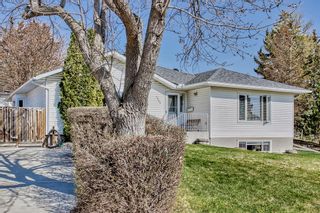Photo 2: 4504 Claret Street NW in Calgary: Charleswood Detached for sale : MLS®# A2044128