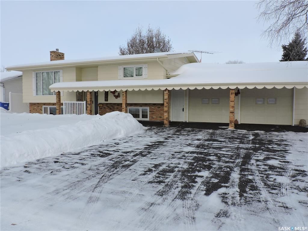 Main Photo: 202 Garvin Crescent in Canora: Residential for sale : MLS®# SK840545