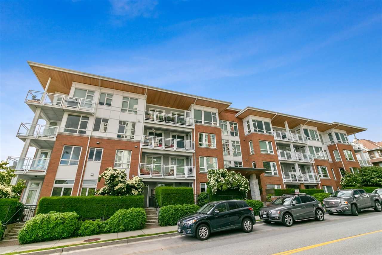 Main Photo: 403 717 CHESTERFIELD AVENUE in North Vancouver: Central Lonsdale Condo for sale : MLS®# R2464294